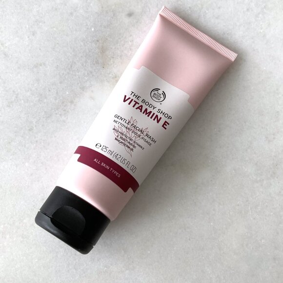 New! The Body Shop Vitamin E gentle facial wash / cleanser / face wash - Picture 1 of 3